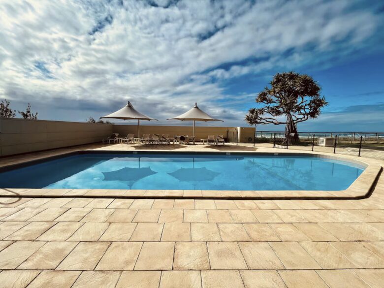 Main Beach Retreat | Stylish Apartment with Panoramic Ocean Views - Gold Coast, Australia