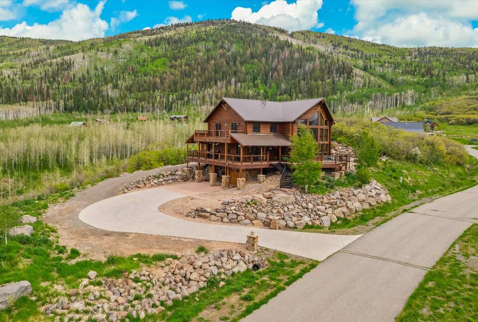 Grand Mesa Mountain Retreat with Hot Tub & Panoramic Views - Mesa, Colorado