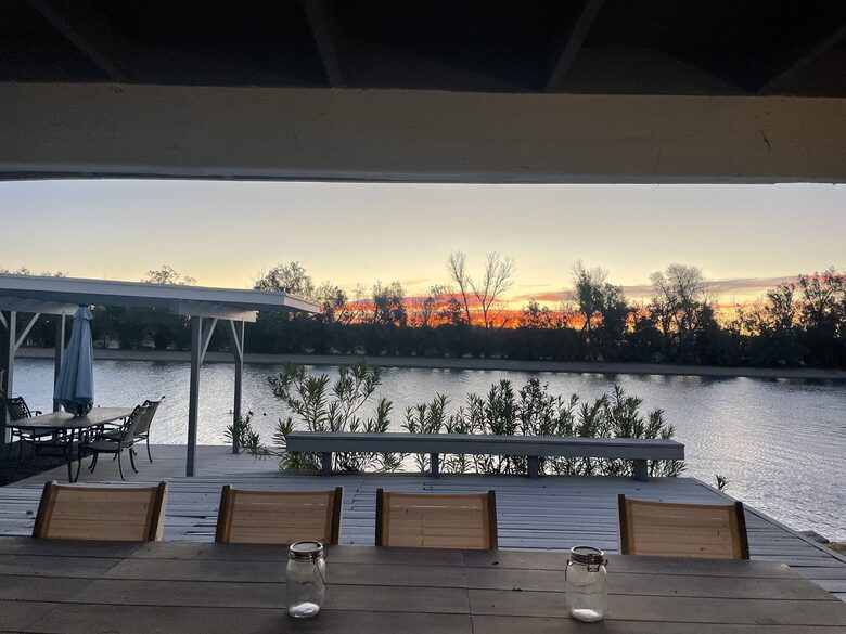 Refúgio particular com lago para esqui aquático na histórica Rota 66 – San Bernardino, Califórnia
