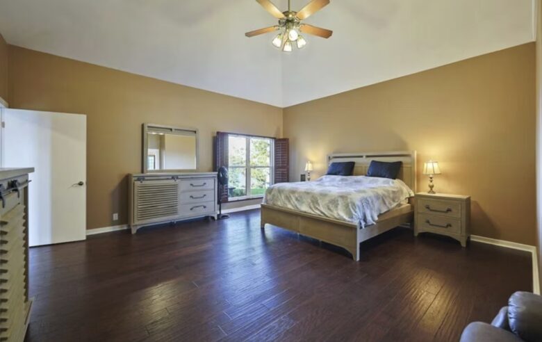 Master bedroom with King bed