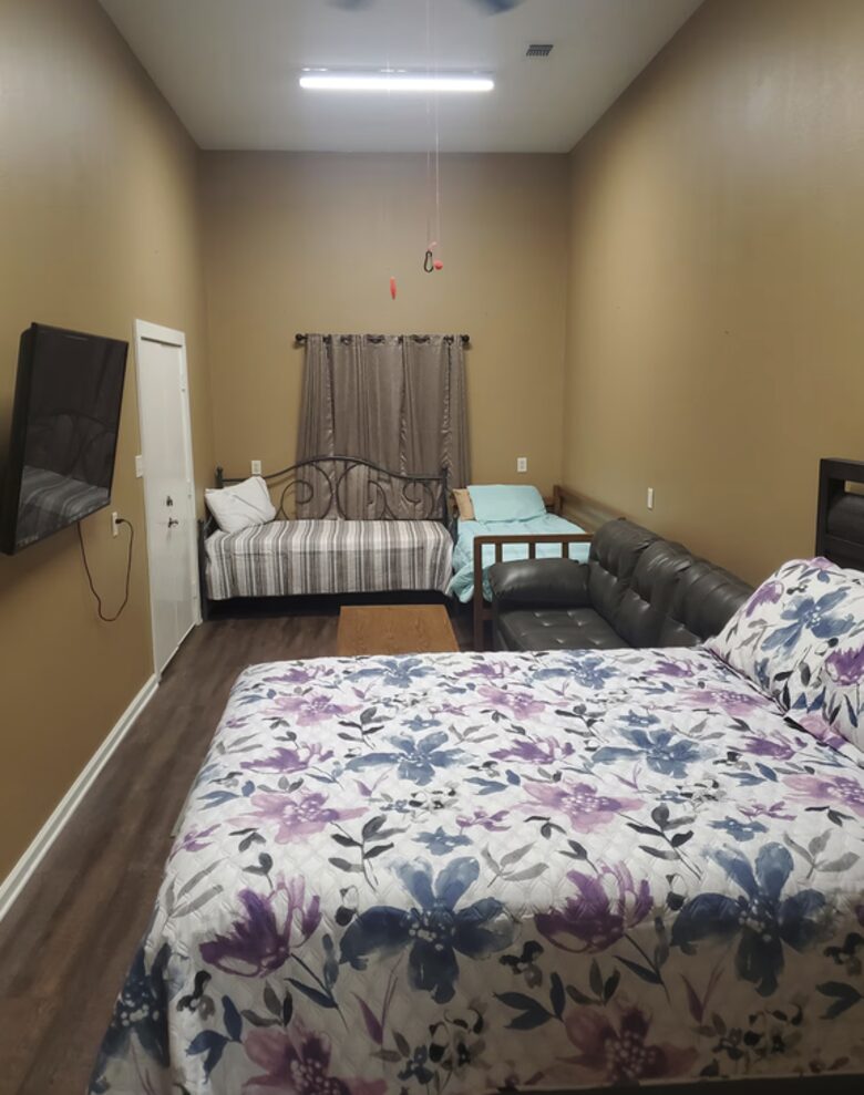 Fourth bedroom with Queen bed, two twins and sofa sleeper