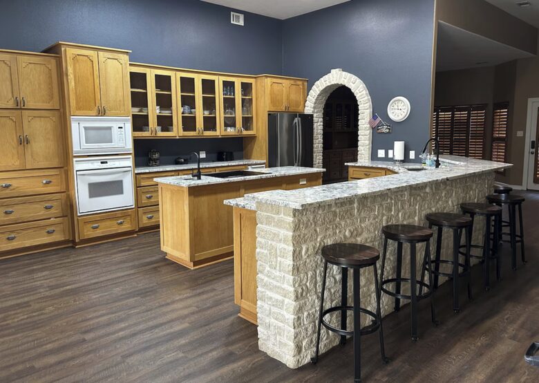 Kitchen with granite countertops, two ovens and ice maker