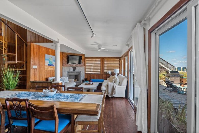 A Bayfront Ocean Beach Retreat - Ocean Beach, New York
