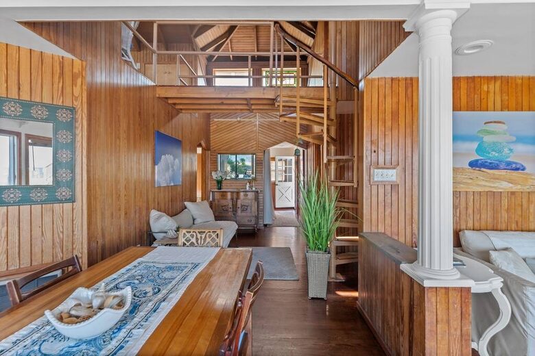 A Bayfront Ocean Beach Retreat - Ocean Beach, New York