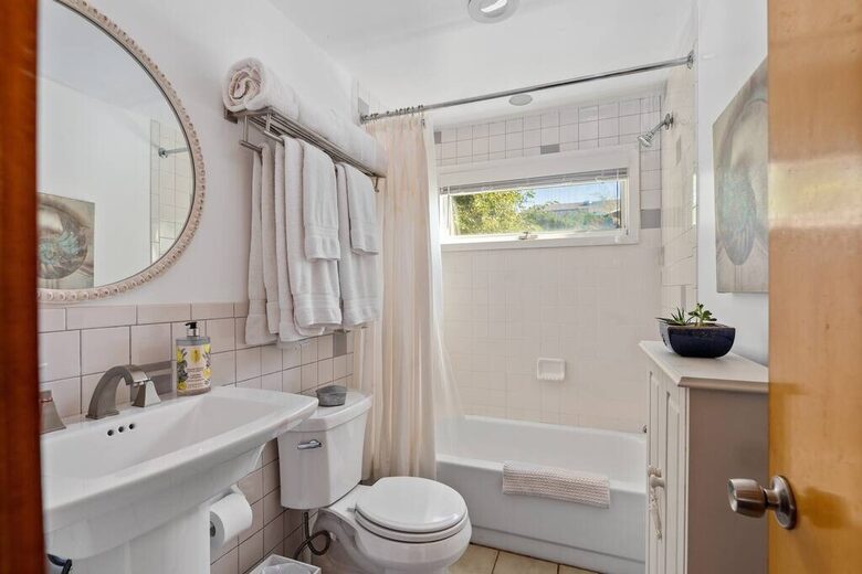 A Bayfront Ocean Beach Retreat - Ocean Beach, New York
