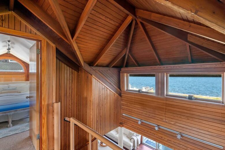 A Bayfront Ocean Beach Retreat - Ocean Beach, New York
