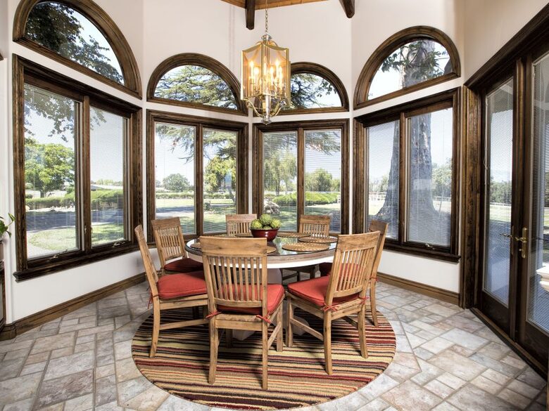 Breakfast nook