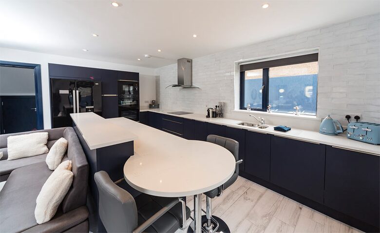 Featherbed House | Elegant Coastal Retreat in Kinsale - Kinsale, Ireland