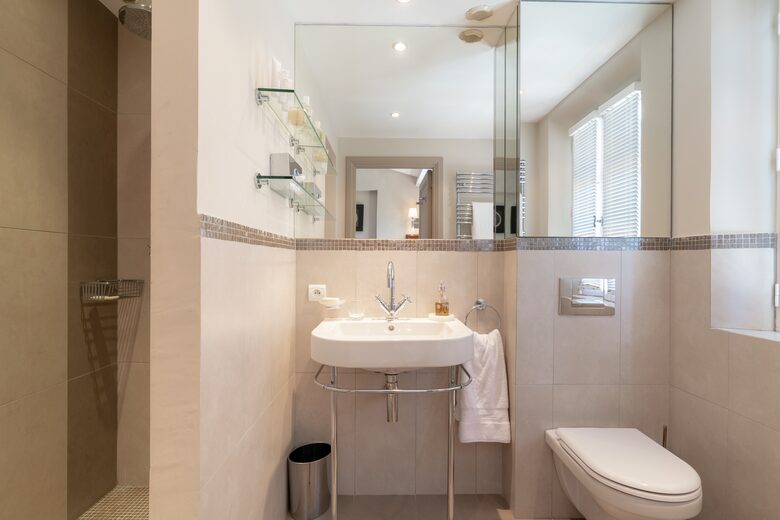 Exclusive Mediterranean Oasis with Panoramic Golf Views - Gassin, St. Tropez, France