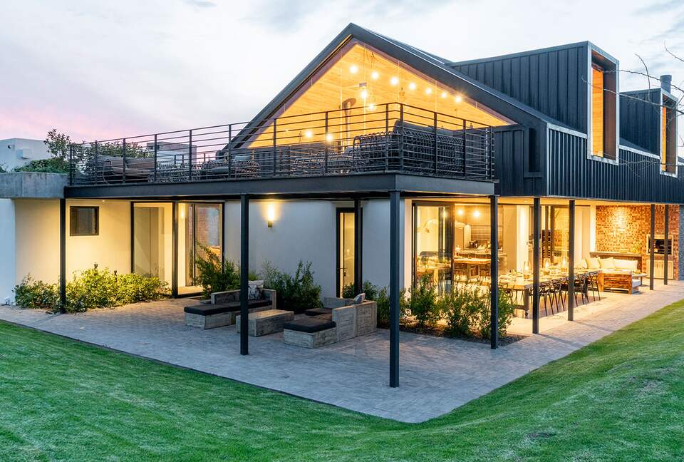 Sophisticated Farm Manor with Expansive Views and Luxurious Touches - Lynedoch, Stellenbosch, South Africa