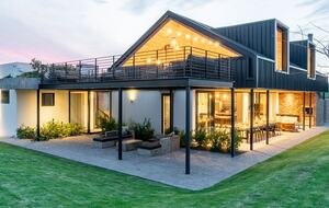 Sophisticated Farm Manor with Expansive Views and Luxurious Touches - Lynedoch, Stellenbosch, South Africa