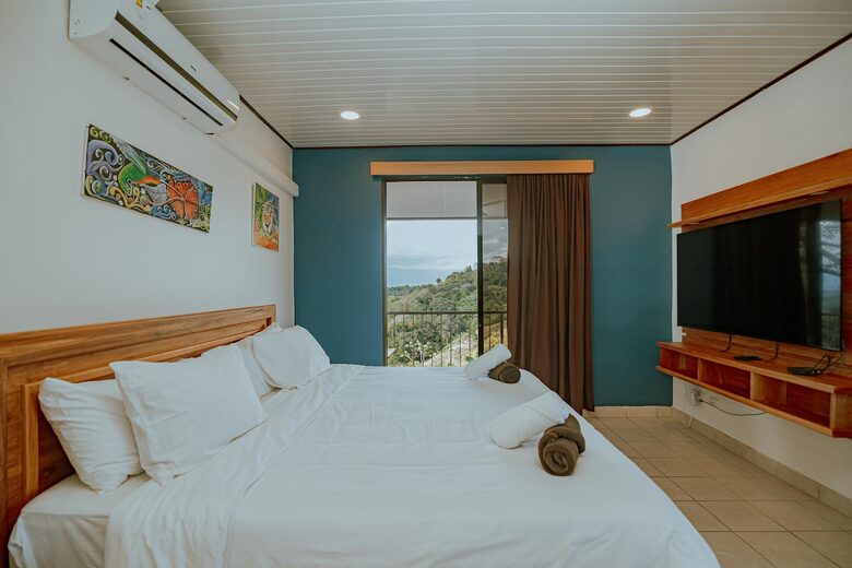 A Luxurious Sanctuary with Ocean & Mountain Views - Quepos, Costa Rica