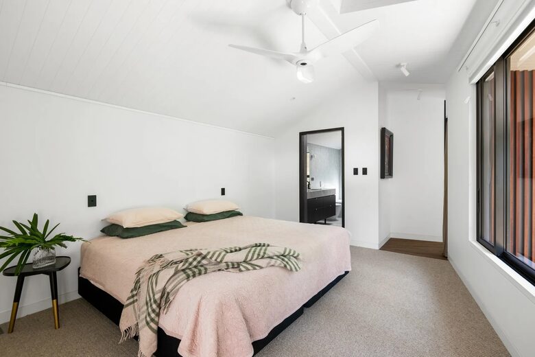 Secluded Oasis of Coastal Luxury Overlooking Bilgola Beach - Bilgola Beach, Australia