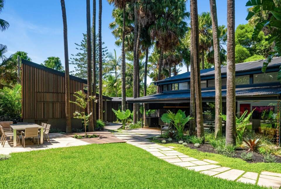 Secluded Oasis of Coastal Luxury Overlooking Bilgola Beach - Bilgola Beach, Australia