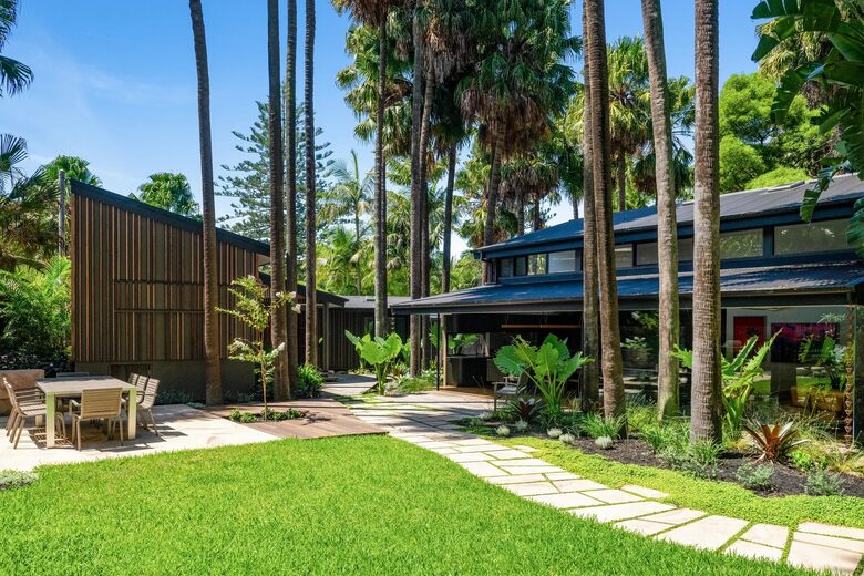 Secluded Oasis of Coastal Luxury Overlooking Bilgola Beach - Bilgola Beach, Australia