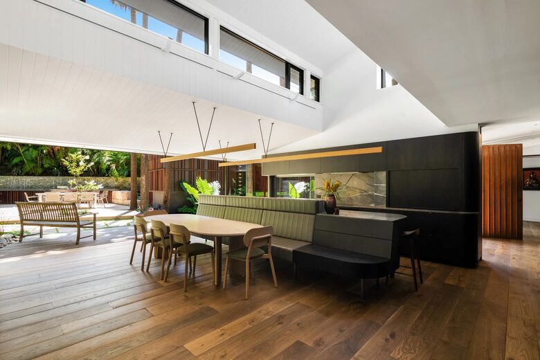 Secluded Oasis of Coastal Luxury Overlooking Bilgola Beach - Bilgola Beach, Australia