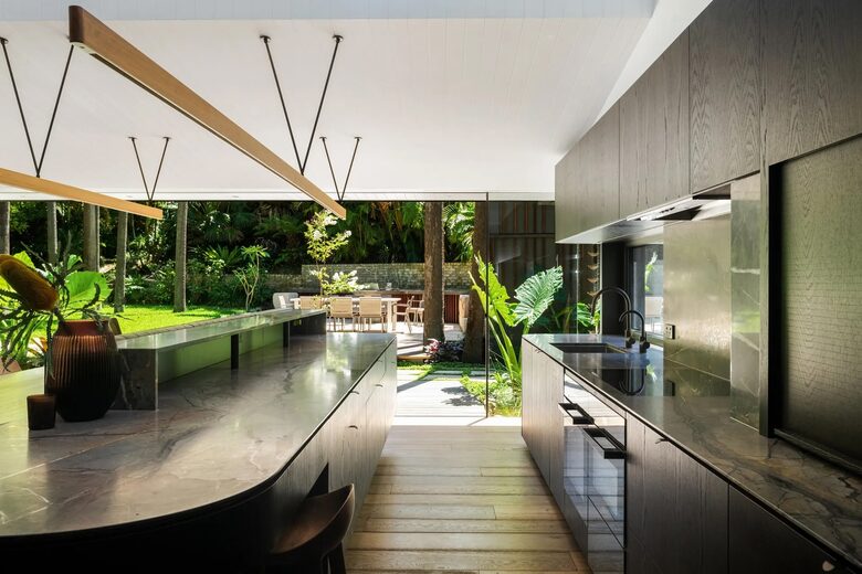 Secluded Oasis of Coastal Luxury Overlooking Bilgola Beach - Bilgola Beach, Australia