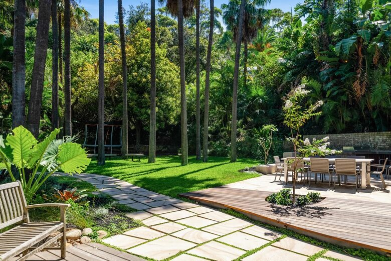 Secluded Oasis of Coastal Luxury Overlooking Bilgola Beach - Bilgola Beach, Australia