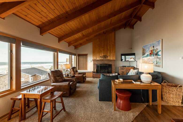 Beachfront Escape Overlooking Haystack Rock - Cannon Beach, Oregon