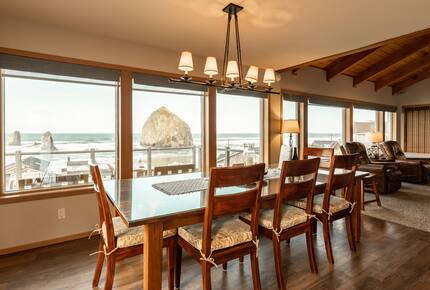 Beachfront Escape Overlooking Haystack Rock - Cannon Beach, Oregon