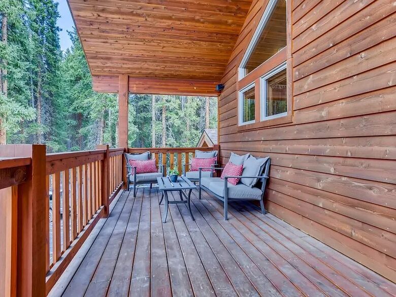 Second story deck with grill