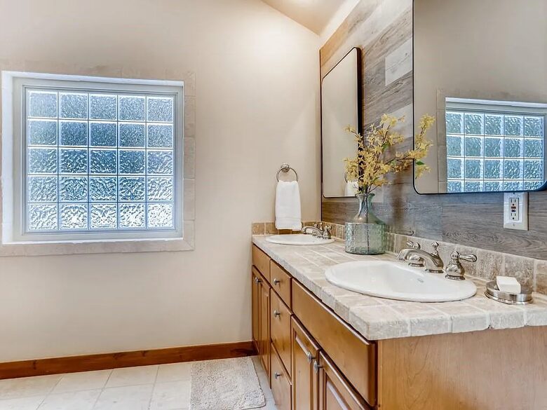Master bedroom bathroom