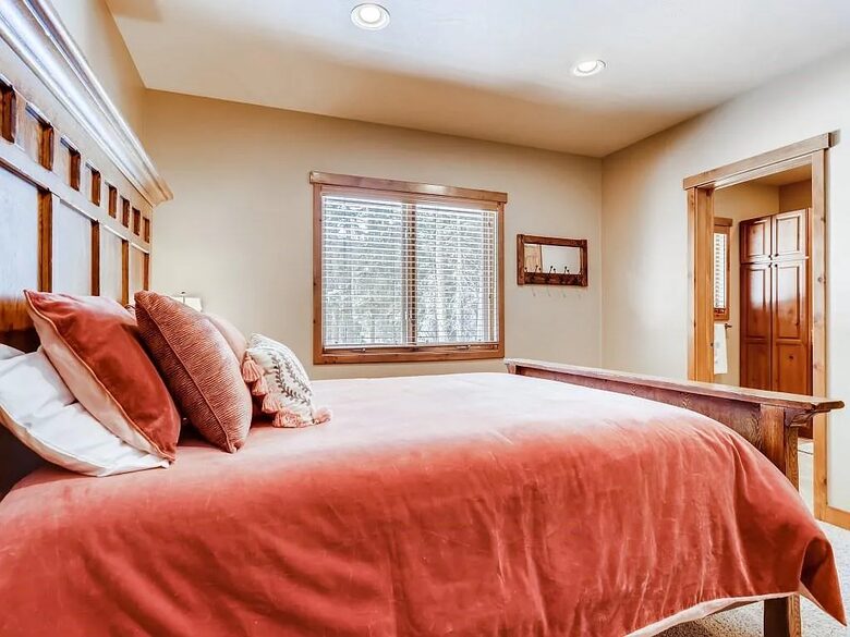 Downstairs queen with ensuite and forest views
