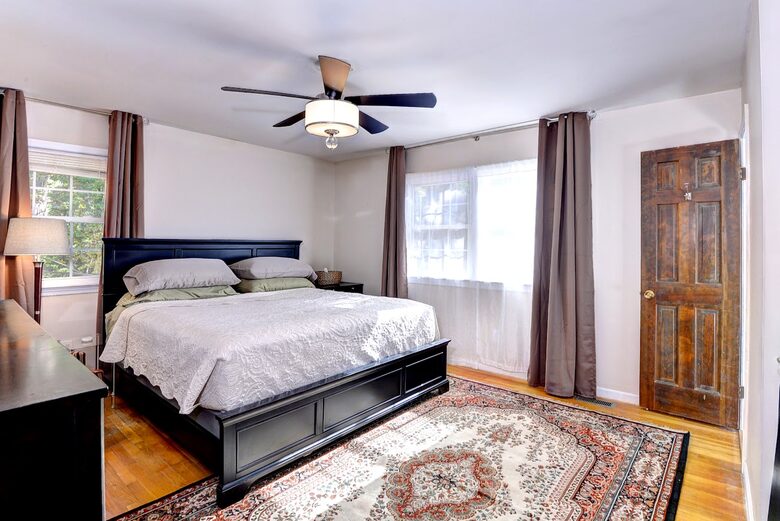 Tidal Creek Retreat: Elegance Meets Serenity - Newport News, Virginia