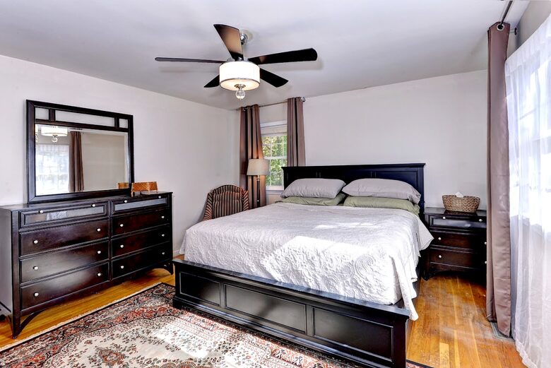 Tidal Creek Retreat: Elegance Meets Serenity - Newport News, Virginia