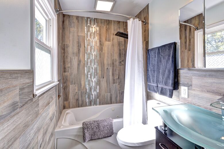 Tidal Creek Retreat: Elegance Meets Serenity - Newport News, Virginia