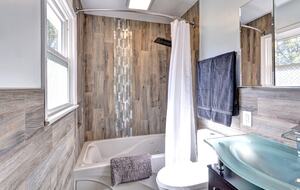 Tidal Creek Retreat: Elegance Meets Serenity - Newport News, Virginia