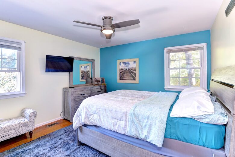 Tidal Creek Retreat: Elegance Meets Serenity - Newport News, Virginia