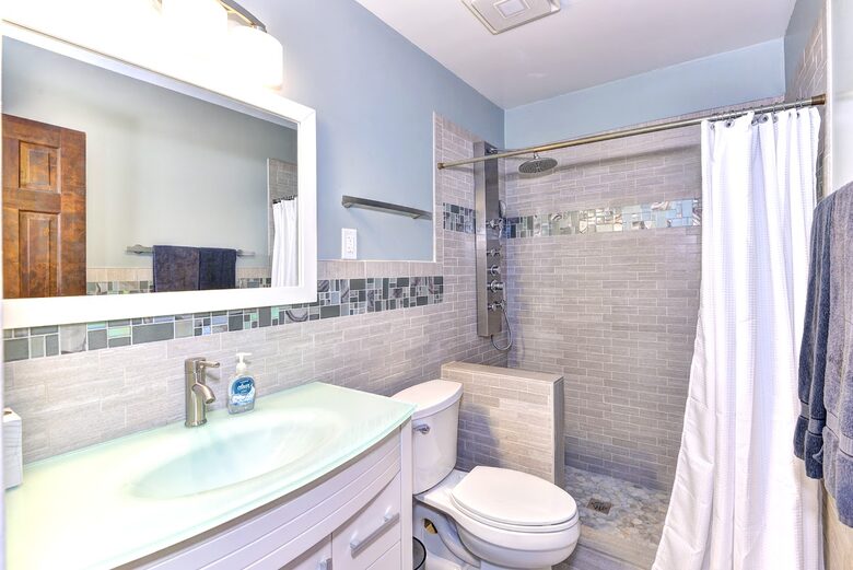 Tidal Creek Retreat: Elegance Meets Serenity - Newport News, Virginia