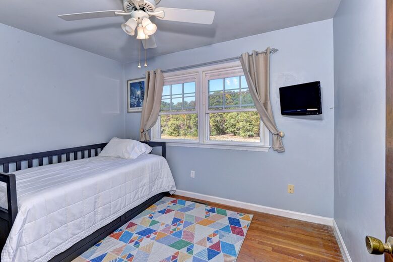 Tidal Creek Retreat: Elegance Meets Serenity - Newport News, Virginia
