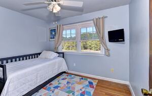 Tidal Creek Retreat: Elegance Meets Serenity - Newport News, Virginia