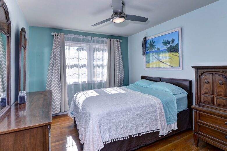 Tidal Creek Retreat: Elegance Meets Serenity - Newport News, Virginia
