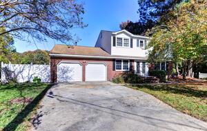 Tidal Creek Retreat: Elegance Meets Serenity - Newport News, Virginia