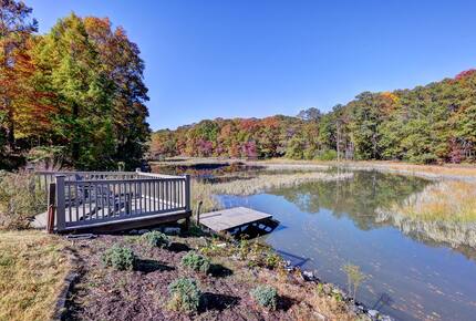 Tidal Creek Retreat: Elegance Meets Serenity - Newport News, Virginia
