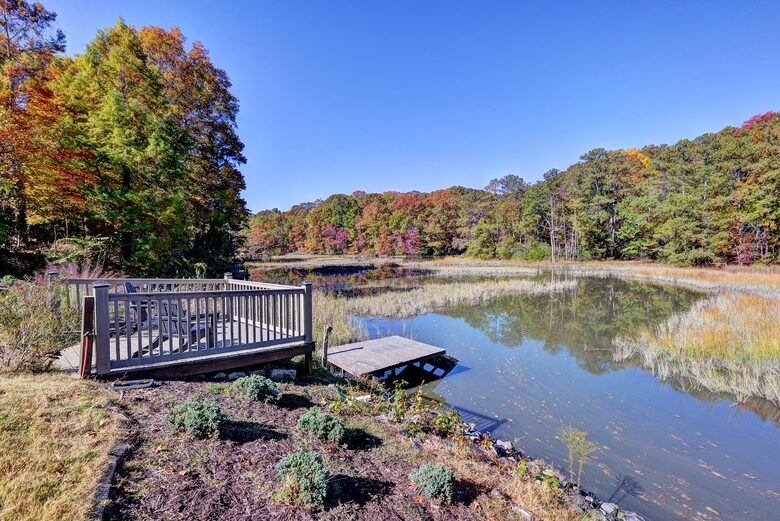 Tidal Creek Retreat: Elegance Meets Serenity - Newport News, Virginia