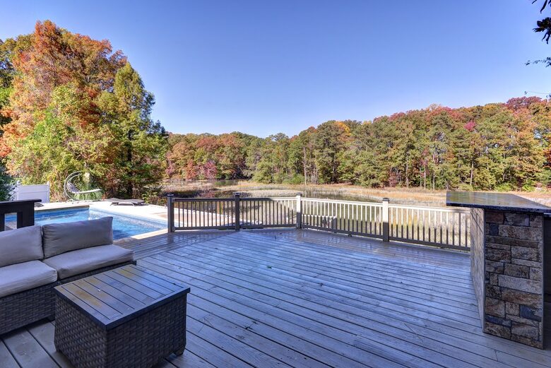 Tidal Creek Retreat: Elegance Meets Serenity - Newport News, Virginia