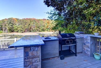 Tidal Creek Retreat: Elegance Meets Serenity - Newport News, Virginia