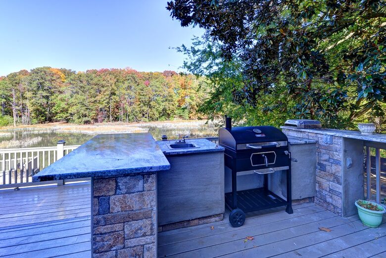 Tidal Creek Retreat: Elegance Meets Serenity - Newport News, Virginia