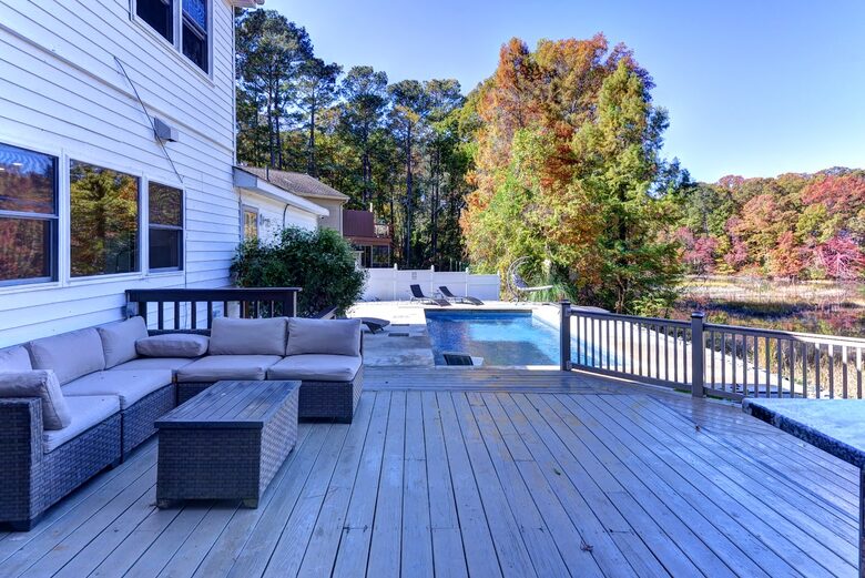Tidal Creek Retreat: Elegance Meets Serenity - Newport News, Virginia