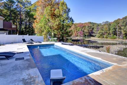 Tidal Creek Retreat: Elegance Meets Serenity - Newport News, Virginia