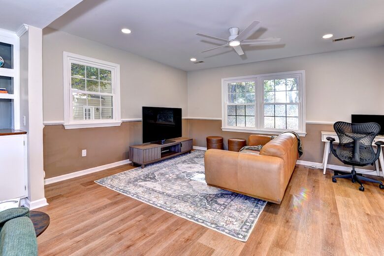Tidal Creek Retreat: Elegance Meets Serenity - Newport News, Virginia