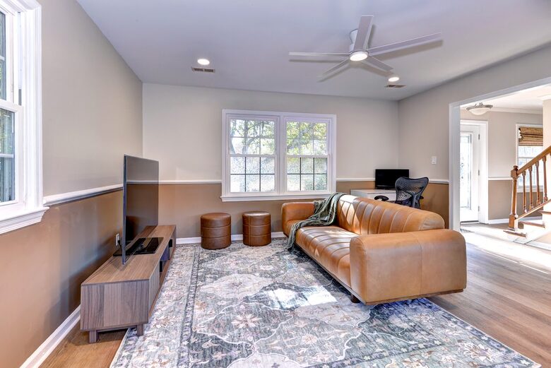 Tidal Creek Retreat: Elegance Meets Serenity - Newport News, Virginia