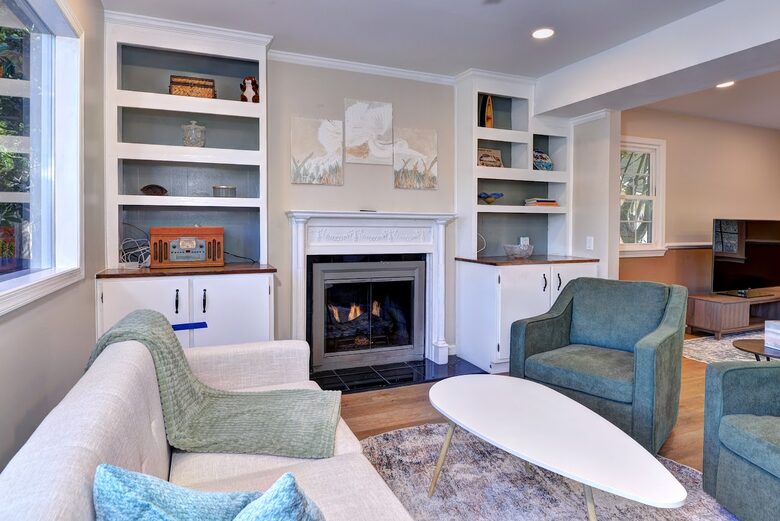 Tidal Creek Retreat: Elegance Meets Serenity - Newport News, Virginia