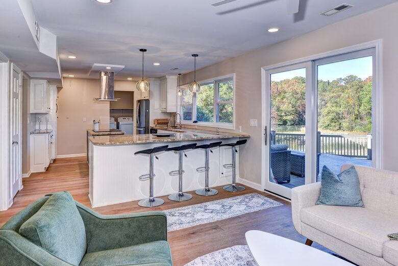 Tidal Creek Retreat: Elegance Meets Serenity - Newport News, Virginia