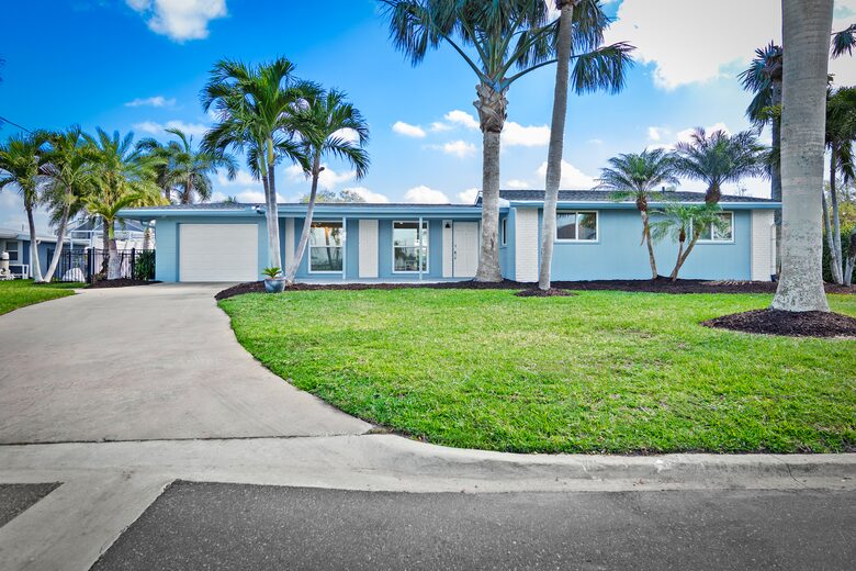River House Retreat - Bradenton, Florida