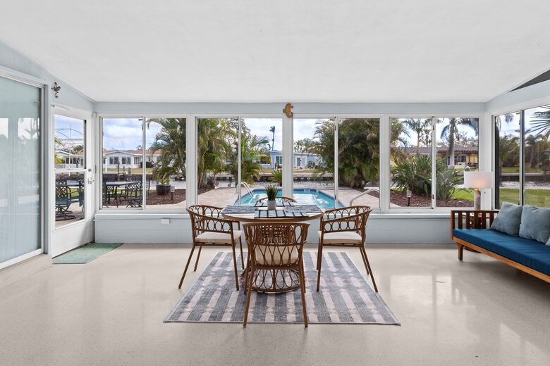 River House Retreat - Bradenton, Florida